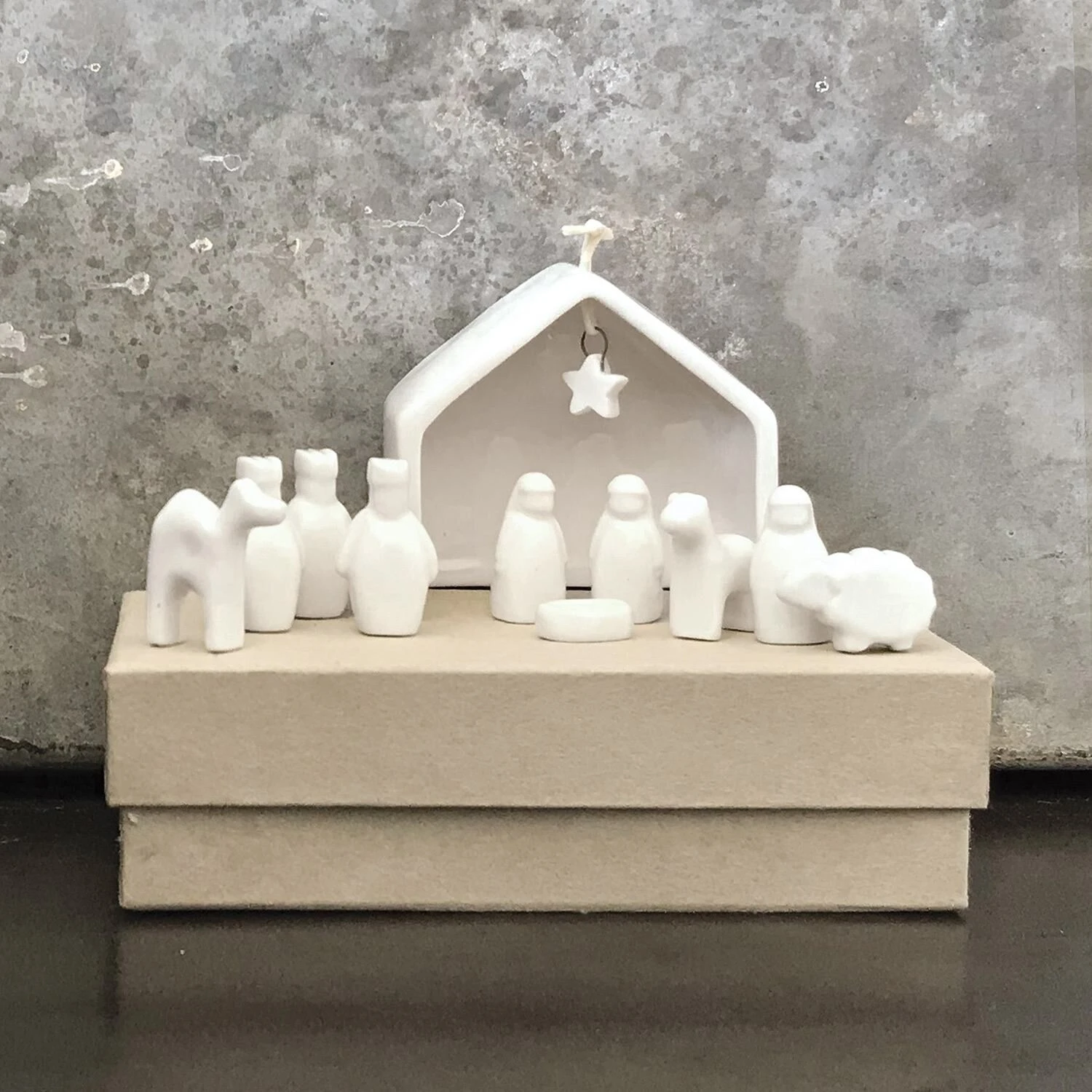 East Of India Porcelain Nativity Set 4 East Of India Porcelain Nativity Set - Image 4