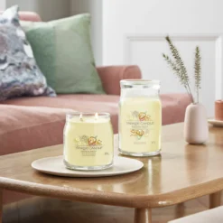 Yankee Candle Banoffee Waffle Signature Medium Jar Candle 6 Yankee Candle Banoffee Waffle Signature Medium Jar Candle -Home General Store banoffee waffle signature collection lifestyle 1 1