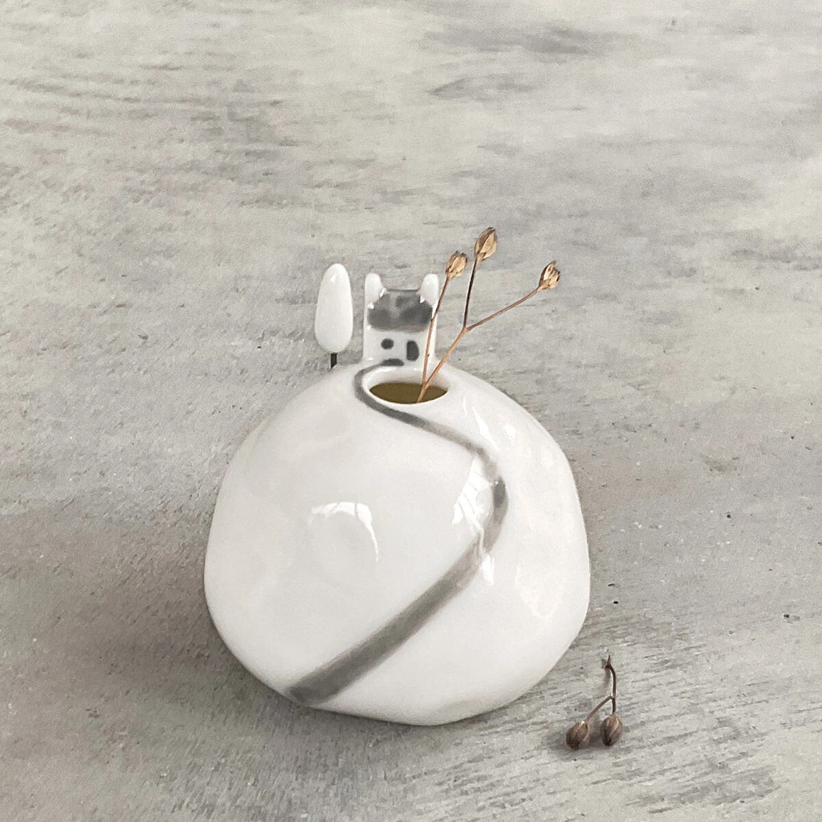 East Of India ‘House On Hill’ Round Vase 2 East Of India ‘House On Hill’ Round Vase - Image 2