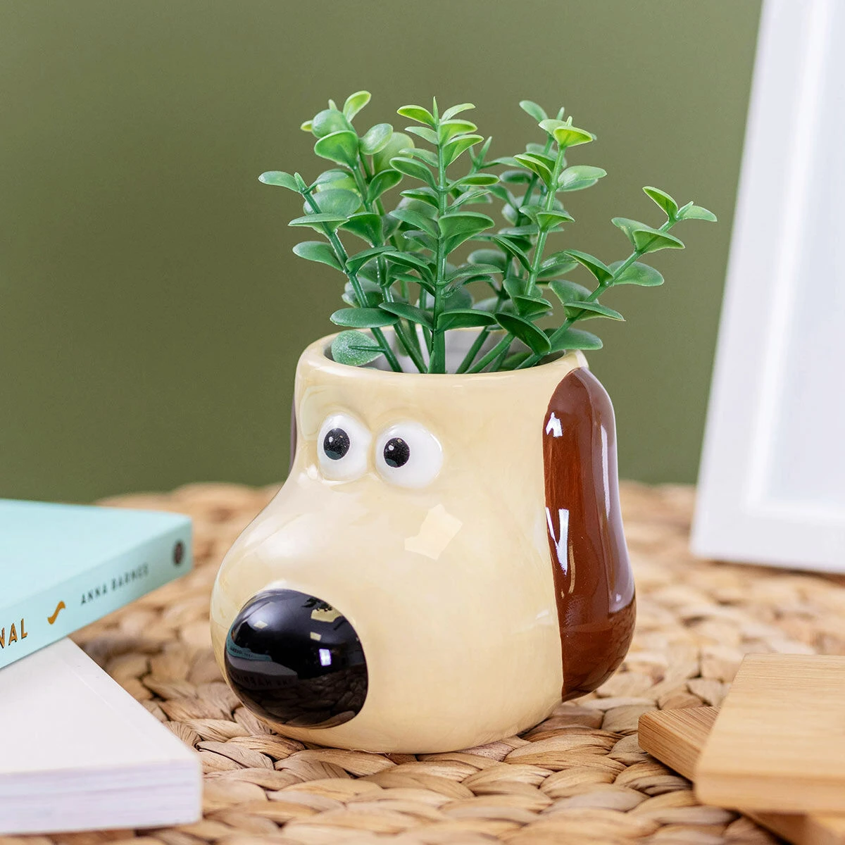Wallace & Gromit– Gromit Shaped Plant Pot 5 Wallace & Gromit– Gromit Shaped Plant Pot - Image 5