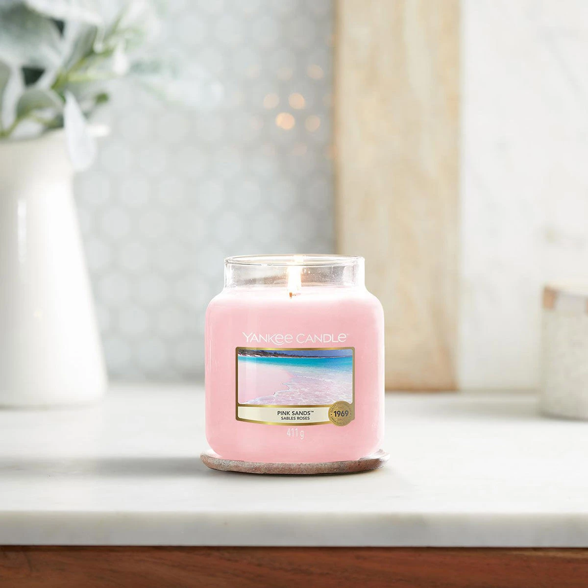 Yankee Candle Pink Sands Medium Jar Candle 3 Yankee Candle Pink Sands Medium Jar Candle - Image 3