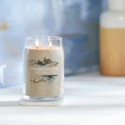 Yankee Candle Amber & Sandalwood Signature Large Jar Candle 8 Yankee Candle Amber & Sandalwood Signature Large Jar Candle -Home General Store yankee candle 1629982e amber sandalwood signature large jar candle lifestyle 2